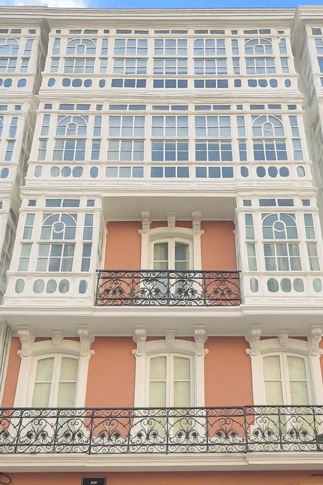 Vista exterior de Pis en venda en A Coruña Capital  amb Calefacció i Balcó