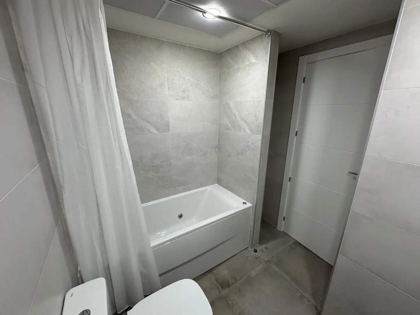 Bathroom of Flat for sale in Benalmádena  with Air Conditioner, Terrace and Community pool