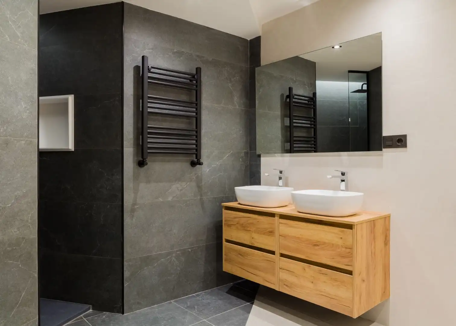 Badezimmer von Wohnung zum Verkauf in Gijón  mit Heizung
