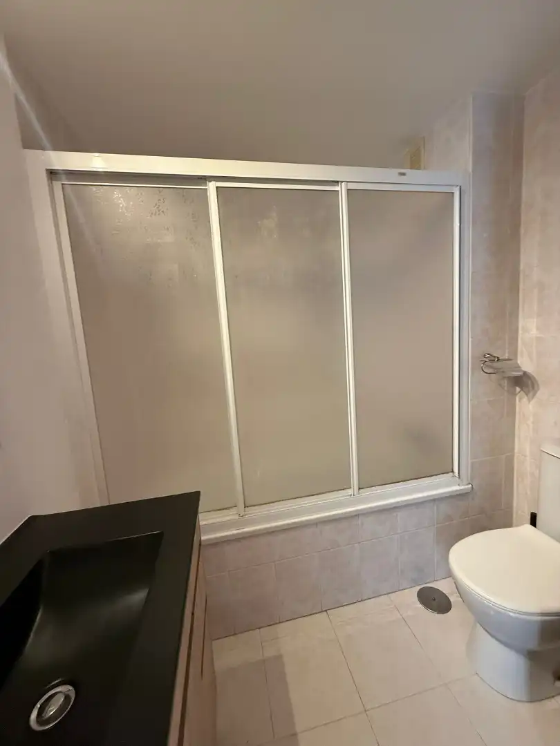 Bathroom of Flat for share in Málaga  with Furnished, Oven and Washing machine