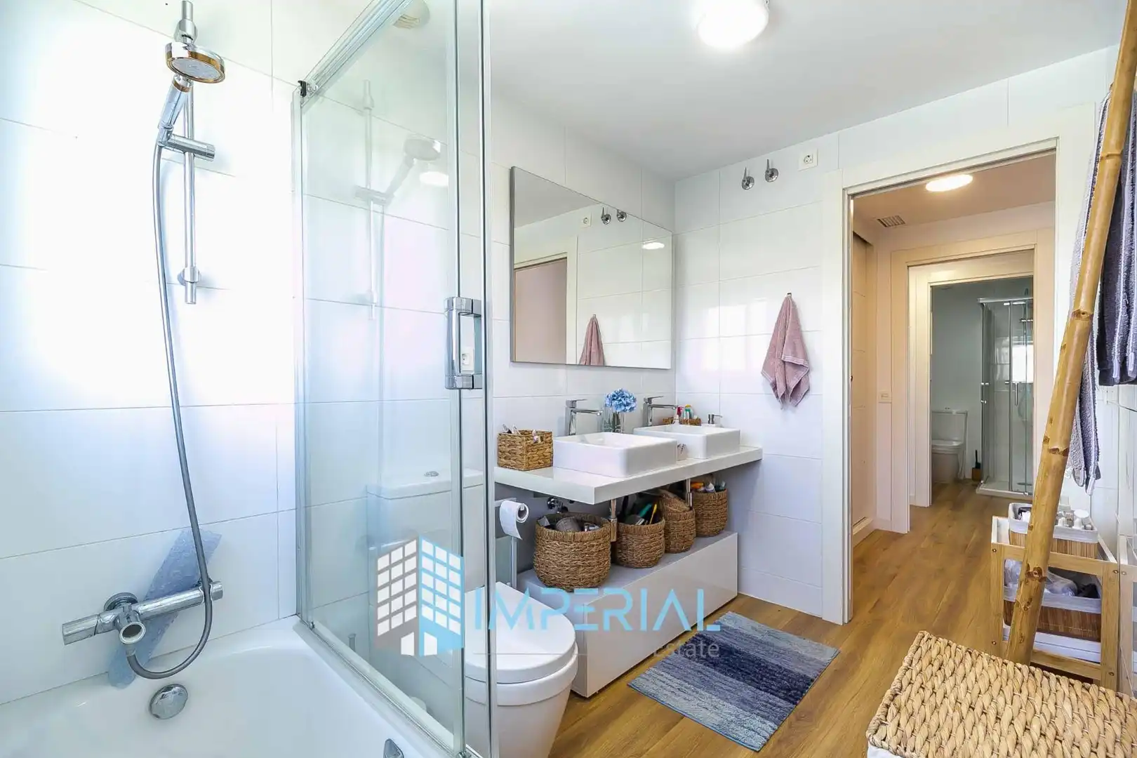 Bathroom of Flat for sale in Fuengirola  with Air Conditioner, Heating and Terrace