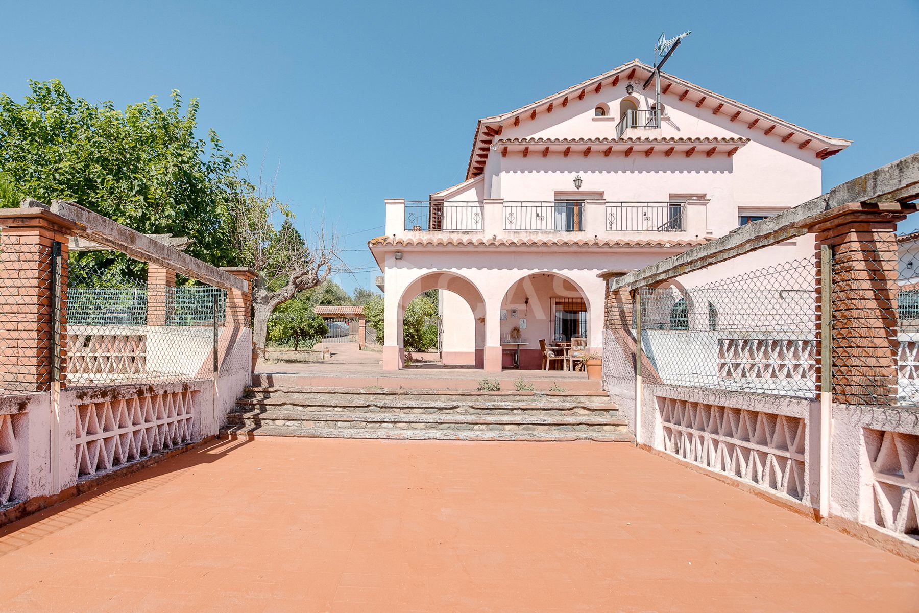 Vista exterior de Casa o chalet en venta en Canovelles con Calefacción, Terraza y Trastero