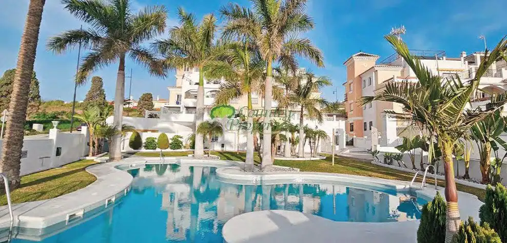 Vista exterior de Apartamento en venta en Torrox con Terraza, Balcón y Piscina comunitaria
