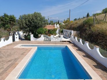 Detached house with pool for sale in Viñuela