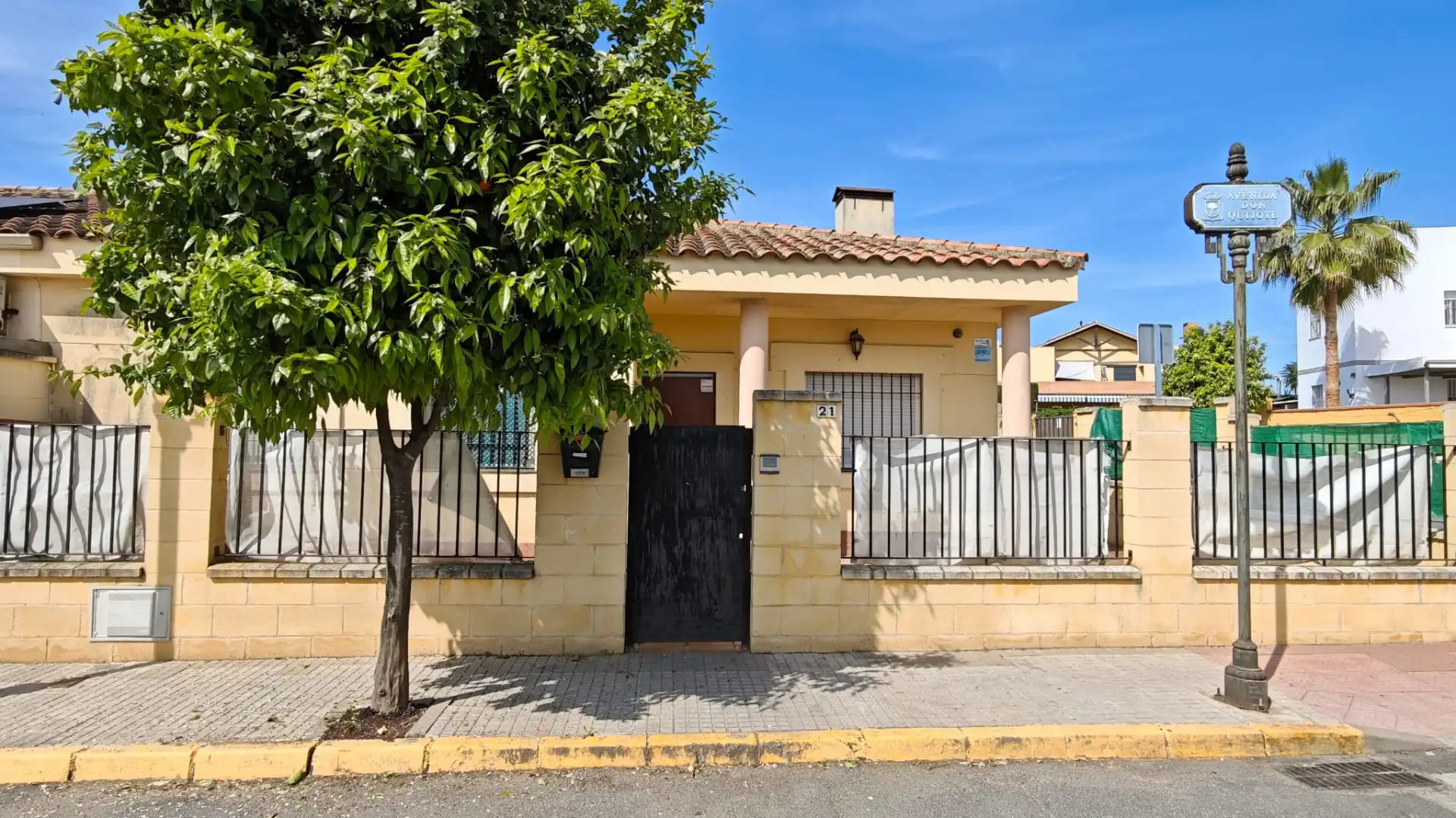 Exterior view of Single-family semi-detached for sale in Bollullos de la Mitación  with Storage room