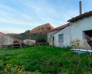 Finca rústica en venda en Riotuerto amb Jardí privat