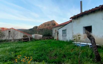 Finca rústica en venda en Riotuerto amb Jardí privat