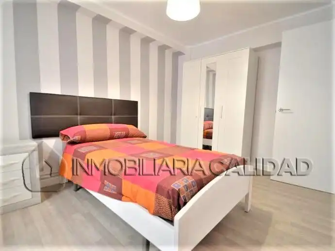 Schlafzimmer von Wohnung zur Miete in Burgos mit Heizung und Möbliert