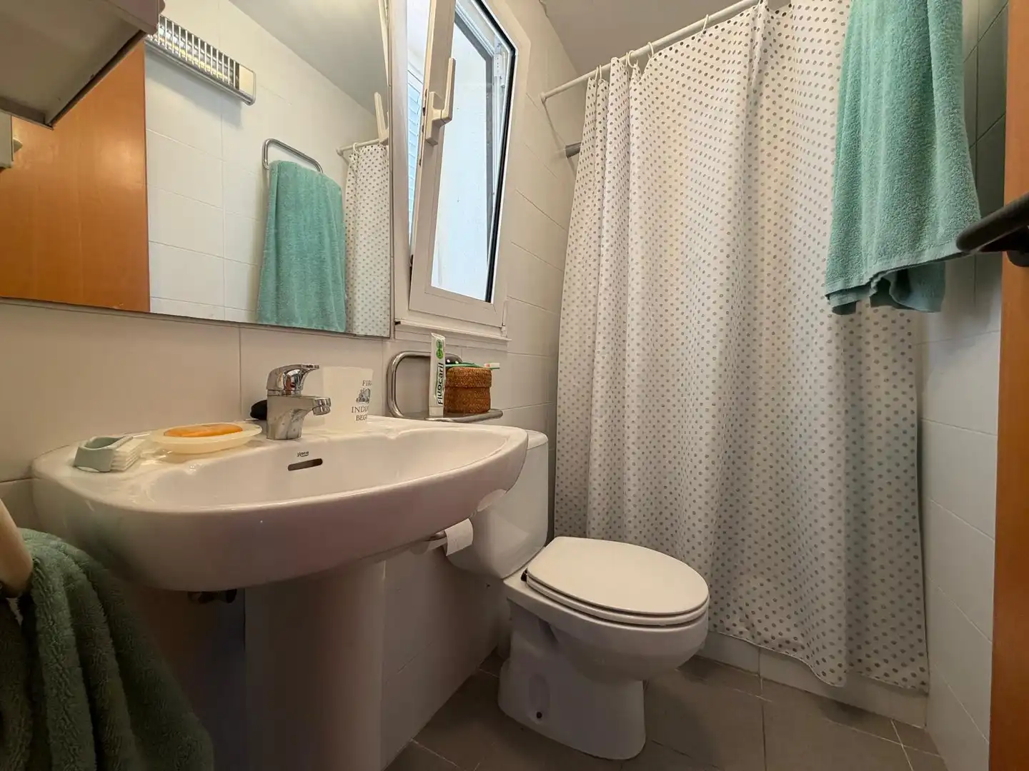 Badezimmer von Wohnung zum Verkauf in Palamós mit Heizung, Terrasse und Möbliert