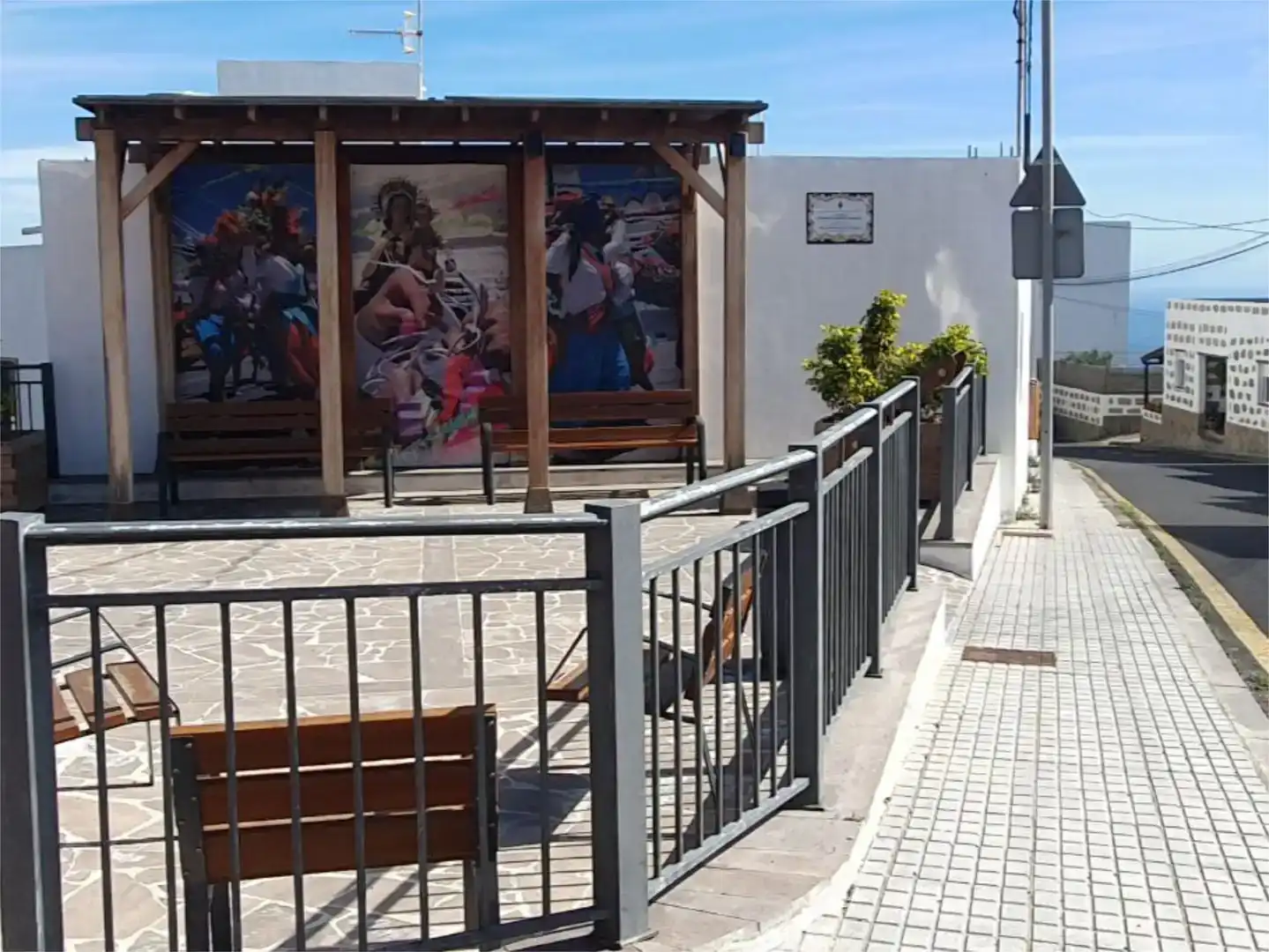 Vista exterior de Casa adosada en venda en Granadilla de Abona amb Jardí privat i Traster