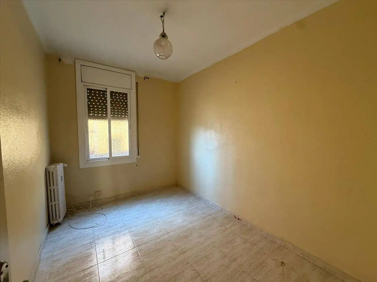 Bedroom of Flat for sale in Figueres