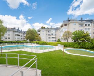 Vista exterior de Pis en venda en Colmenar Viejo amb Calefacció, Terrassa i Piscina comunitària