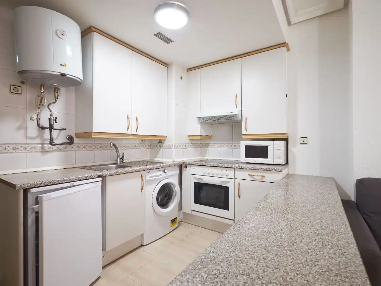 Cuina de Estudi en venda en Madrid amb Aire condicionat, Jardí privat i Parquet