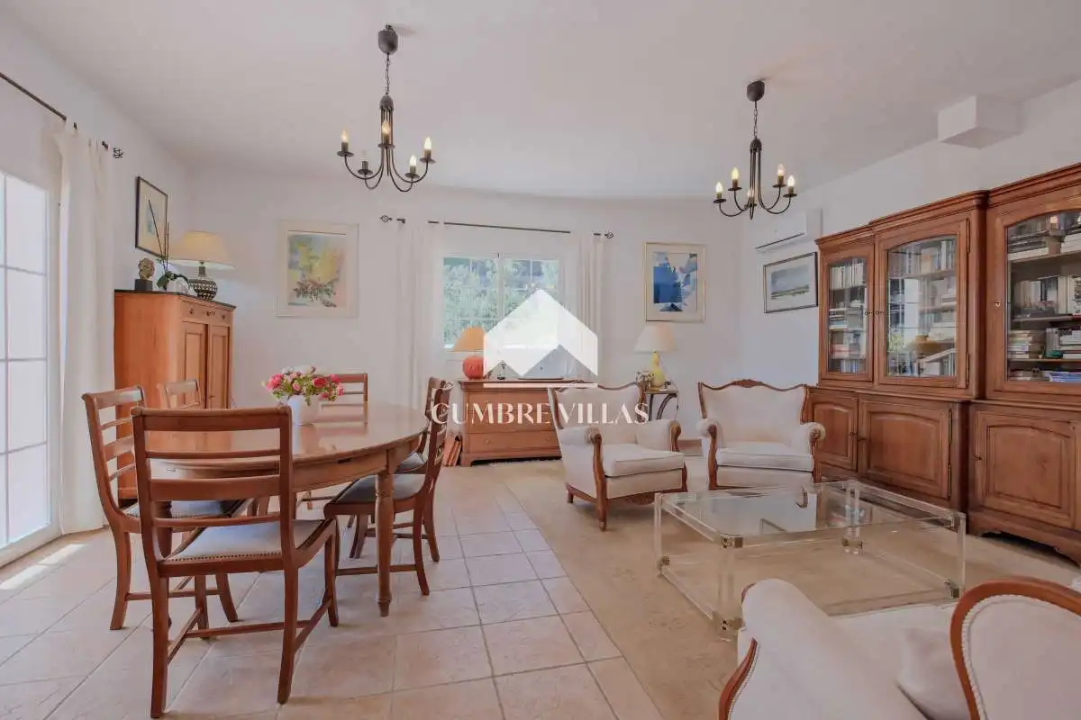 Sala d'estar de Casa o xalet en venda en Almuñécar amb Calefacció, Jardí privat i Terrassa