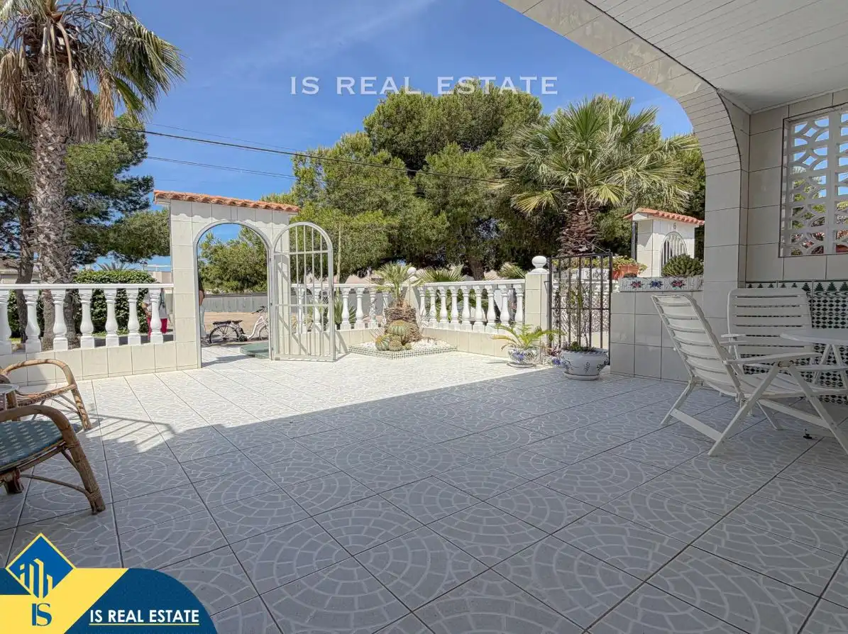 Vista exterior de Casa o chalet en venta en Torrevieja con Calefacción, Terraza y Amueblado