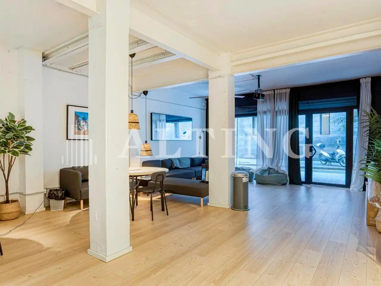Wohnzimmer von Geschaftsraum zum Verkauf in Les Corts