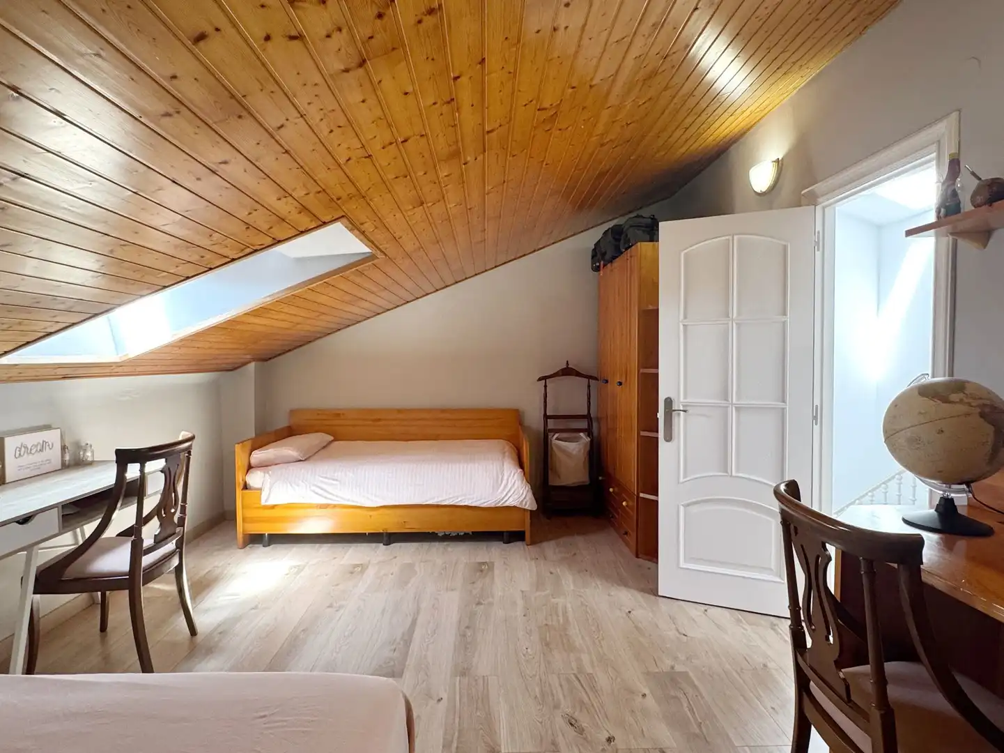 Habitación de Casa adosada en venta en Lardero con Aire acondicionado, Calefacción y Jardín privado