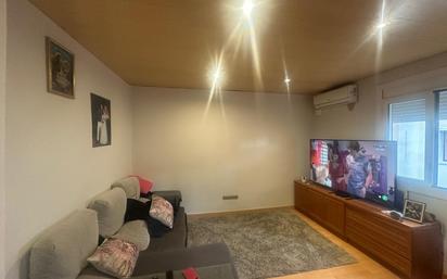 Living room of Flat for sale in L'Hospitalet de Llobregat