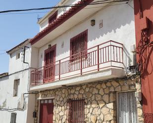 Vista exterior de Casa adosada en venda en Yebra amb Terrassa