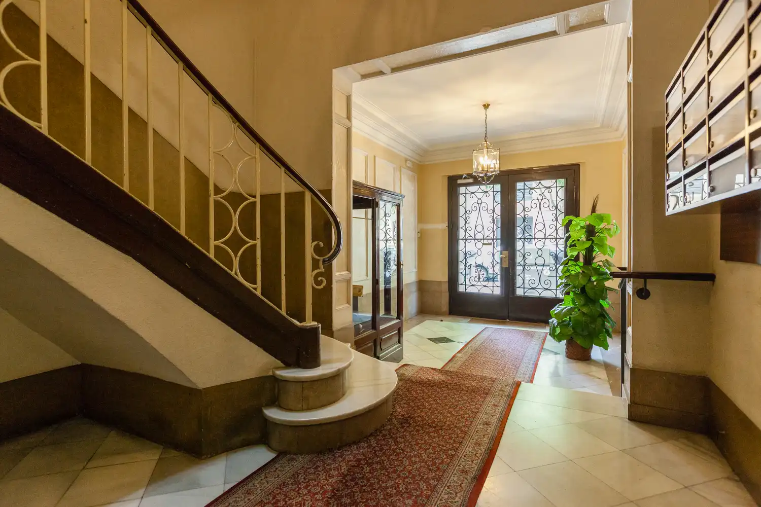 Flat for sale in Barcelona  with Air Conditioner, Heating and Oven
