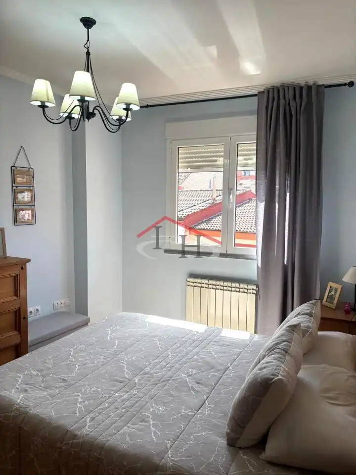 Habitación de Dúplex en venta en San Andrés del Rabanedo con Calefacción, Parquet y Trastero