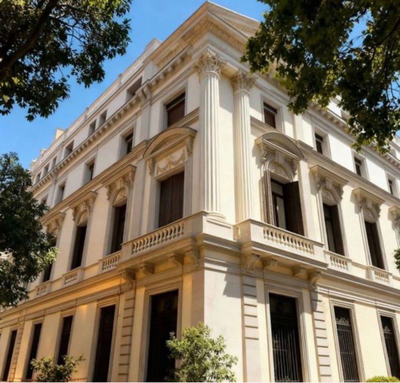 Vista exterior de Edifici en venda en  Madrid Capital