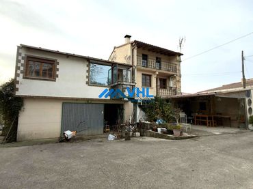 House with balcony for sale in Torquiendo
