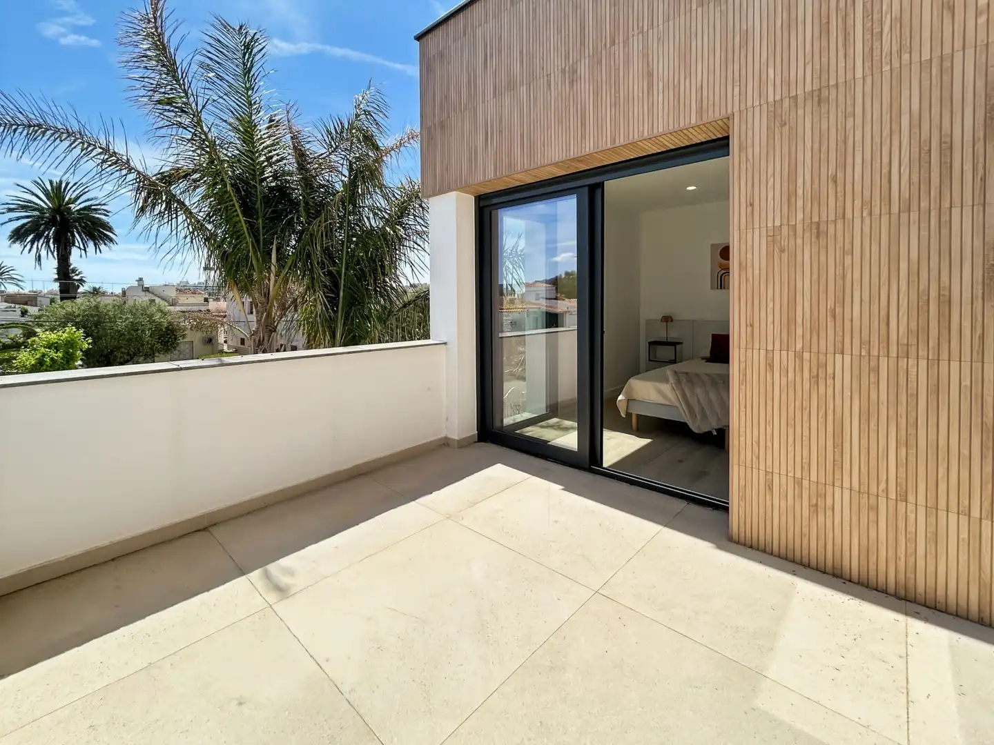 Terrasse von Einfamilien-Reihenhaus zum Verkauf in Empuriabrava mit Klimaanlage, Heizung und Schwimmbad