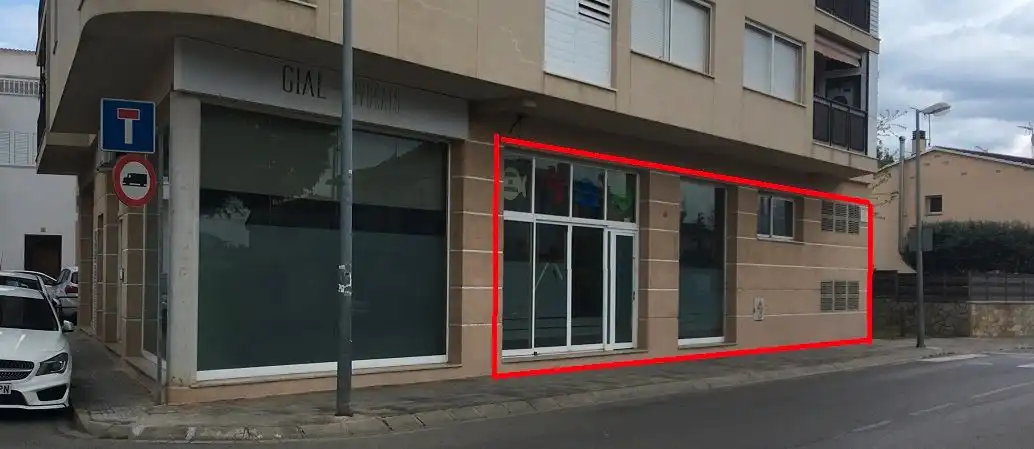 Business premises for sale in Carrer de la Torre de Taialà 40, imagen 2