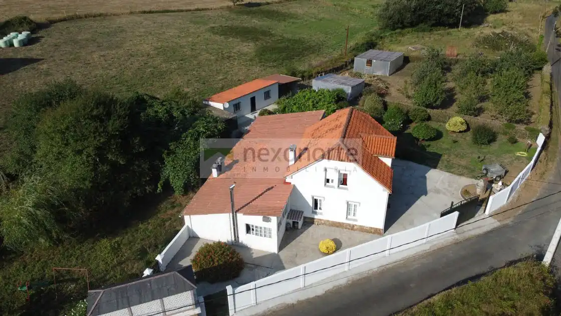 Vista exterior de Finca rústica en venda en Ortigueira amb Calefacció