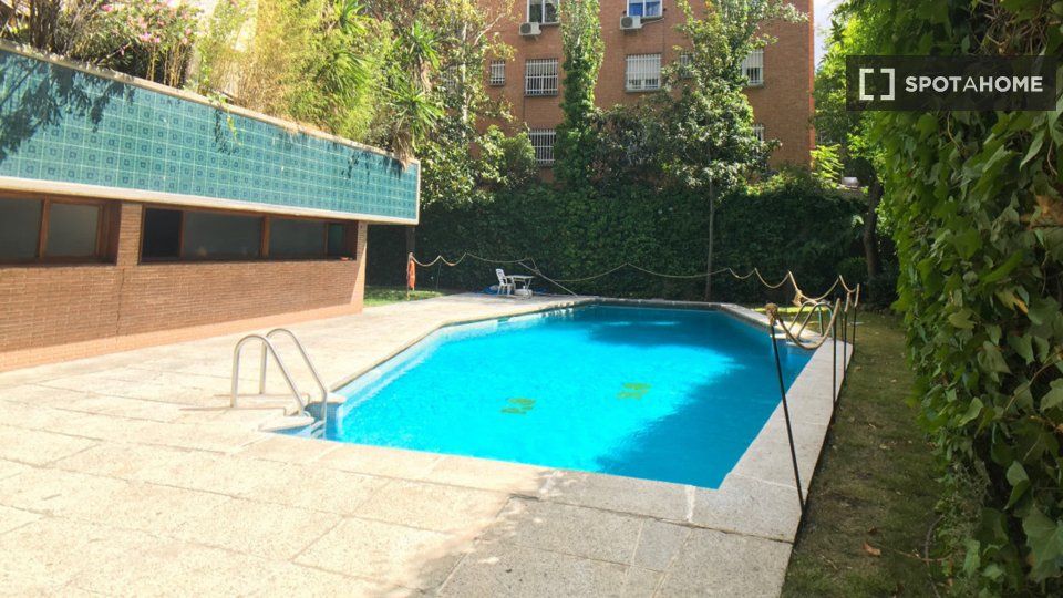 Piscina de Piso de alquiler en  Madrid Capital con Aire acondicionado, Calefacción y Amueblado