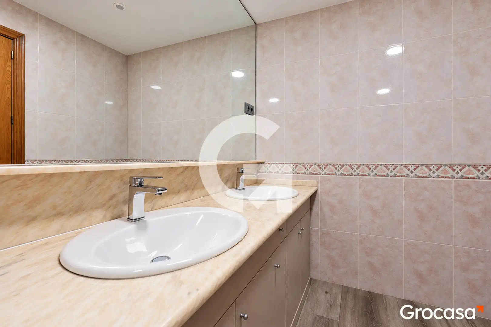Badezimmer von Einfamilien-Reihenhaus zum Verkauf in Nord-oest