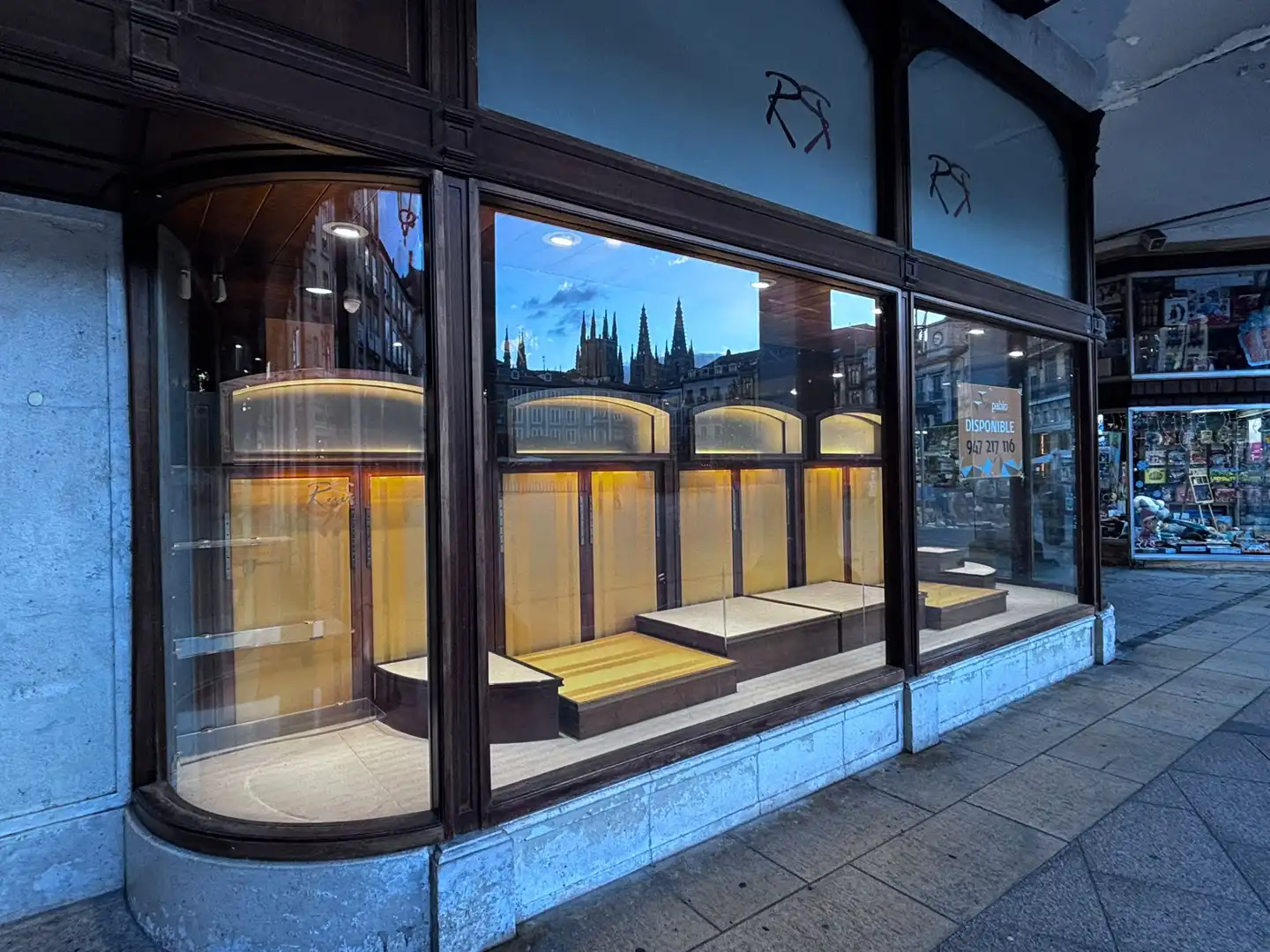 Exterior view of Commercial properties for rent in Burgos  with Air Conditioner, Heating and Furnished