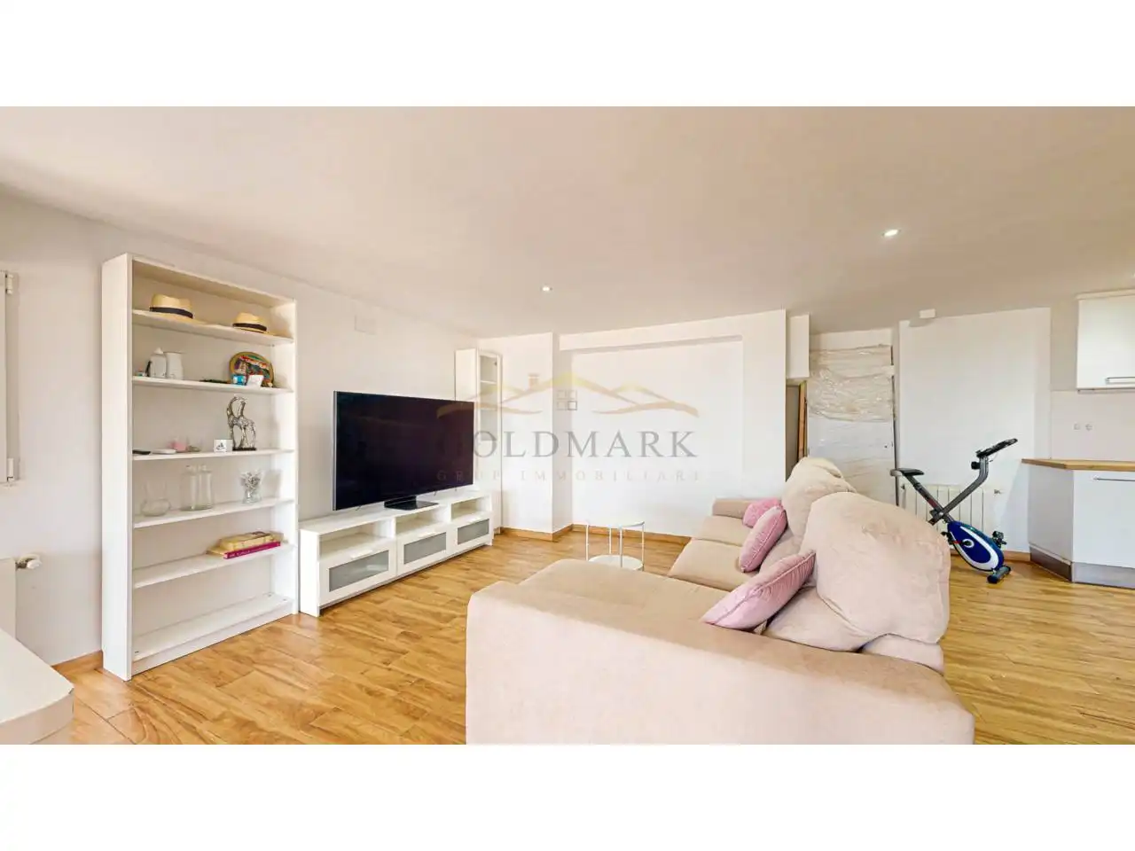 Sala d'estar de Casa o xalet en venda en Corbera de Llobregat amb Aire condicionat, Jardí privat i Terrassa