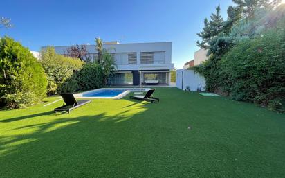 Garden of House or chalet for sale in Alcalá de Guadaira  with Air Conditioner and Swimming Pool