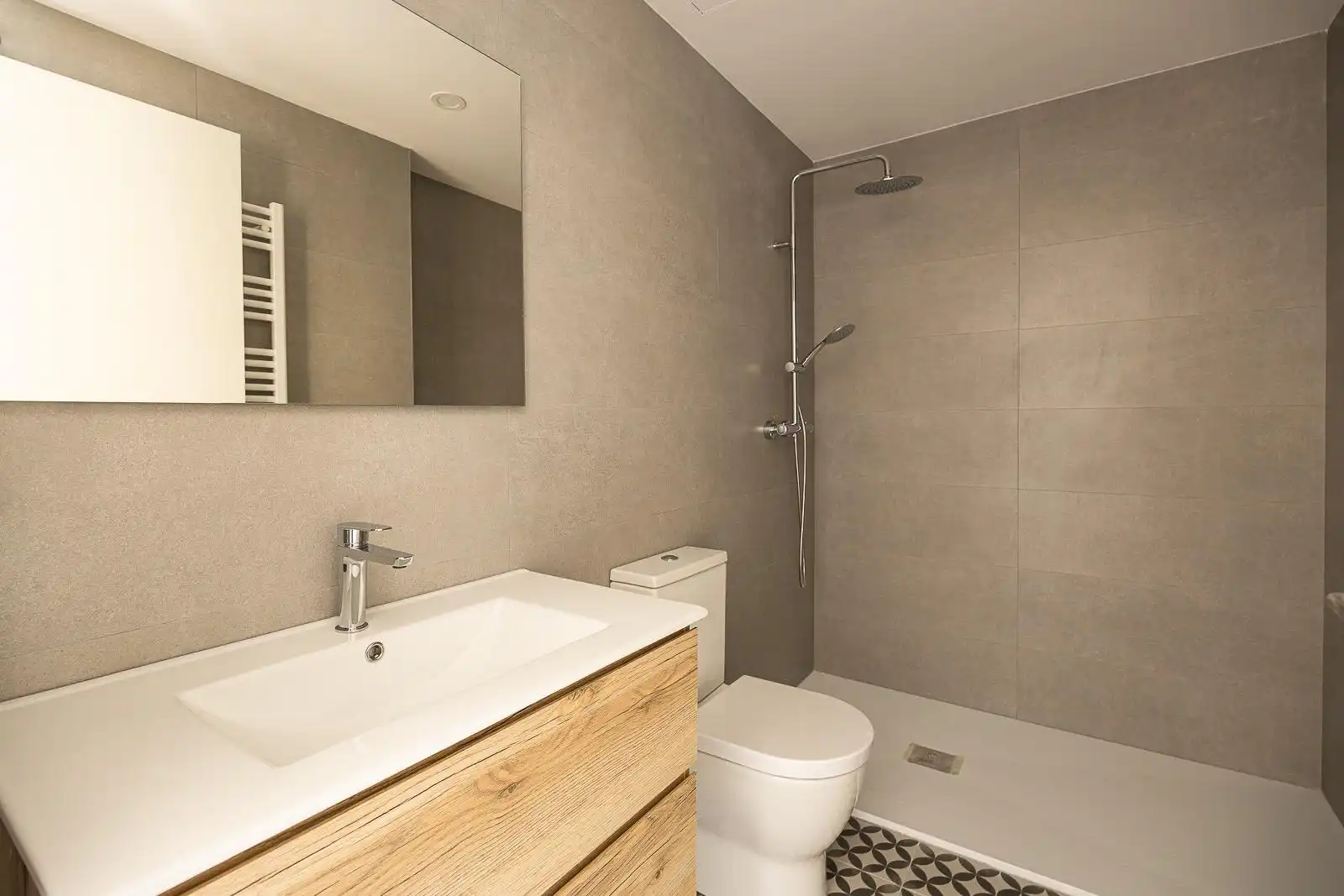 Baño de Dúplex en venta en Tiana con Aire acondicionado, Parquet y Terraza
