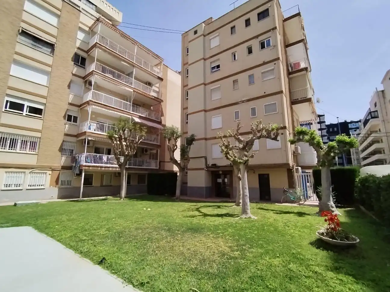 Vista exterior de Apartamento en venta en Benidorm con Jardín privado, Terraza y Piscina comunitaria