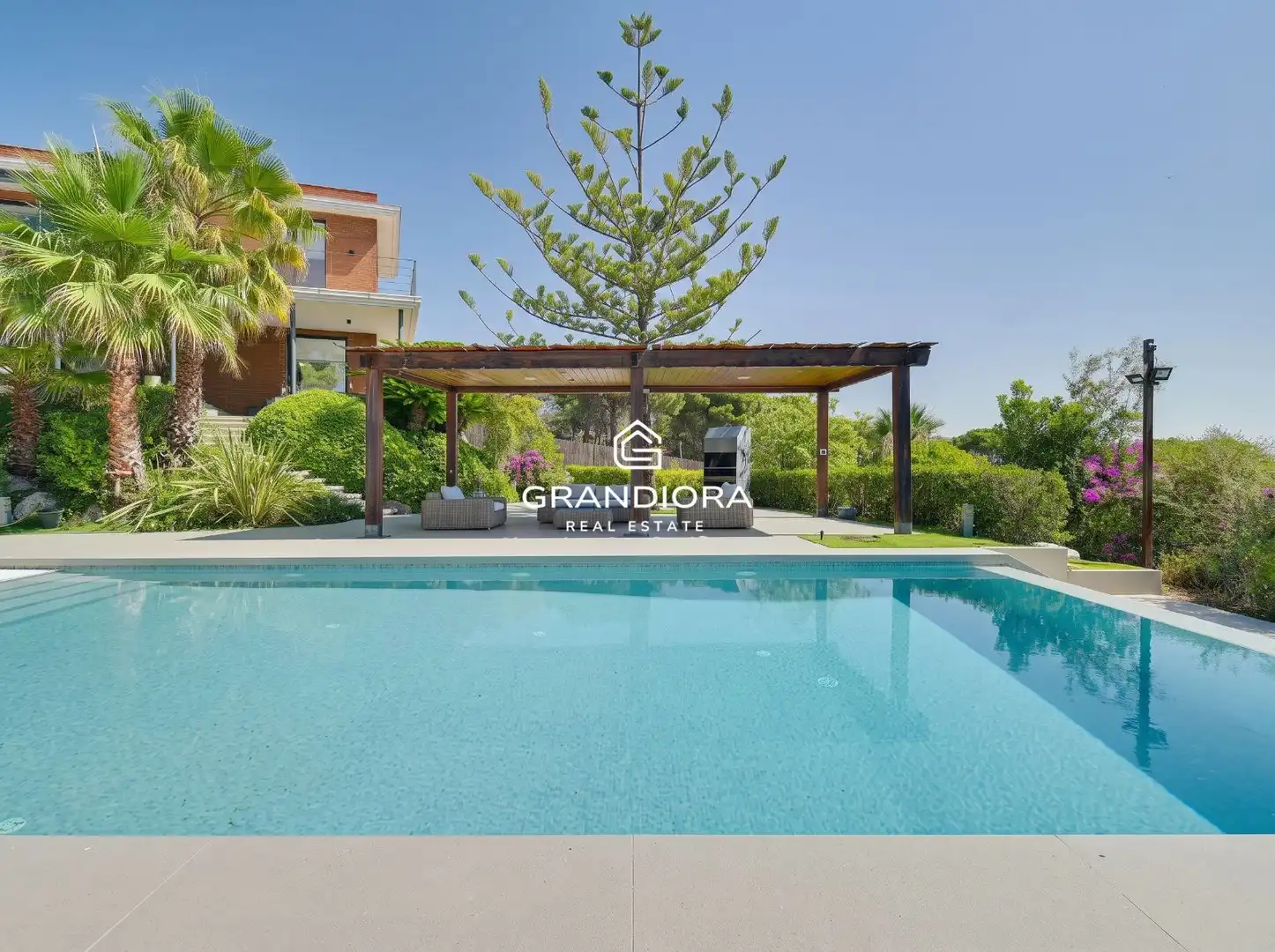 Detached house with pool for sale in Calle de Sant Mateu, imagen 3