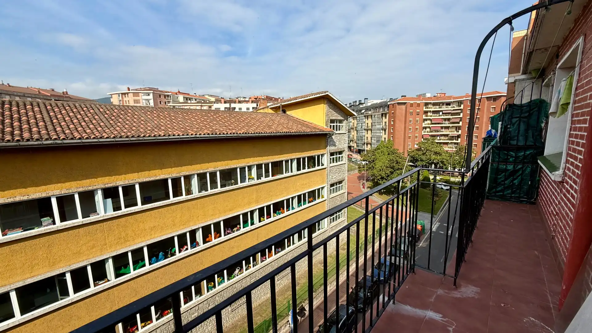 Vista exterior de Piso en venta en Barakaldo  con Amueblado y Balcón