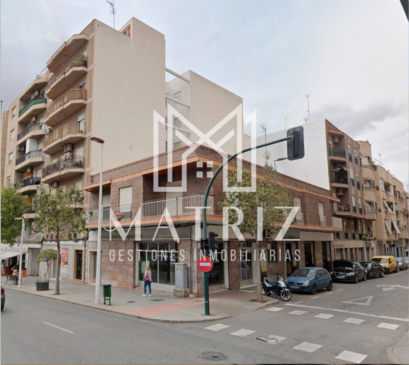 Vista exterior de Edifici en venda en Elche / Elx