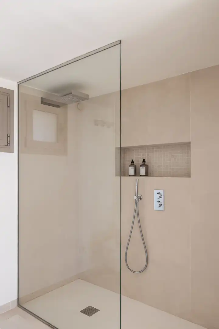 Badezimmer von Dachboden zum Verkauf in Marbella mit Terrasse und Balkon