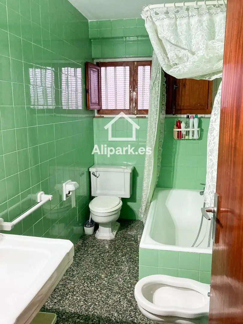 Bany de Pis en venda en Alicante / Alacant amb Terrassa i Moblat