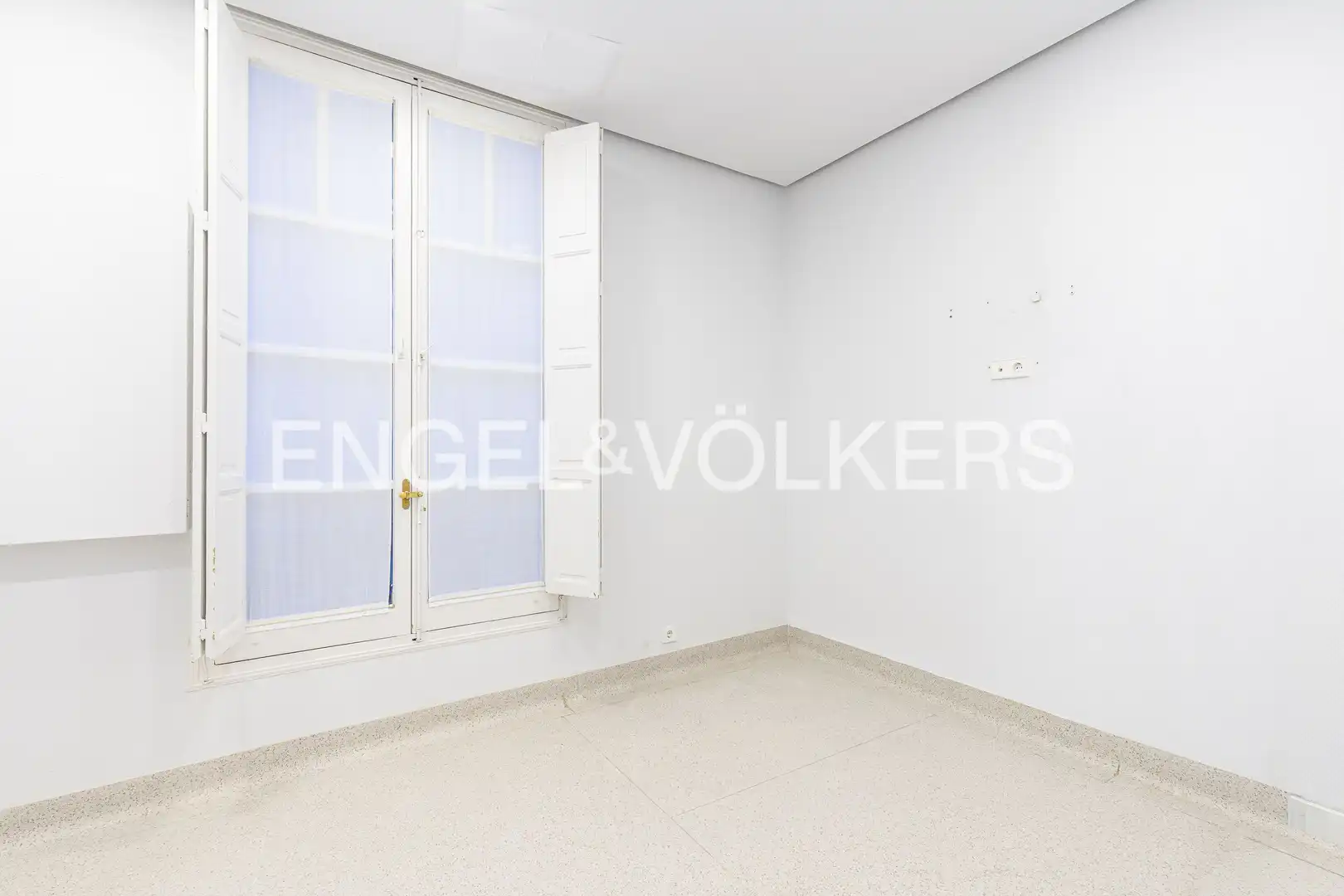 Piso en venta en Madrid con Calefacción, Trastero y Balcón