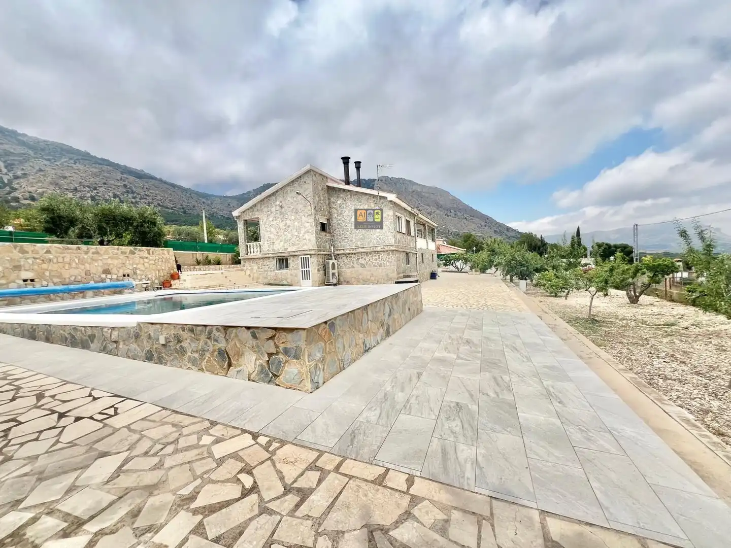 Maison rustique avec piscine à vendre à Tibi