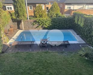 Swimming pool of House or chalet to rent in Majadahonda  with Air Conditioner, Terrace and Swimming Pool