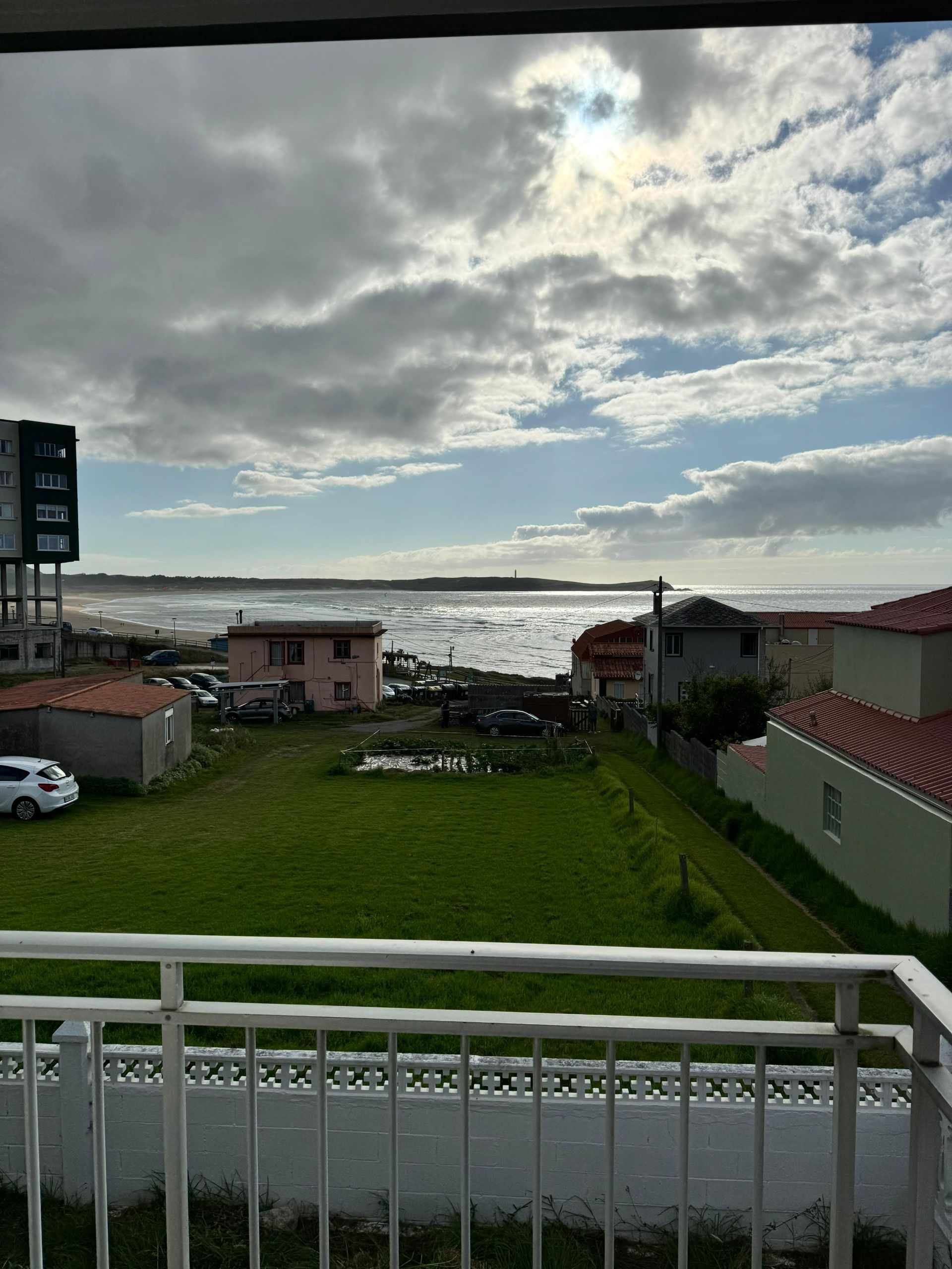 Vista exterior de Casa o xalet en venda en Valdoviño amb Calefacció, Jardí privat i Terrassa