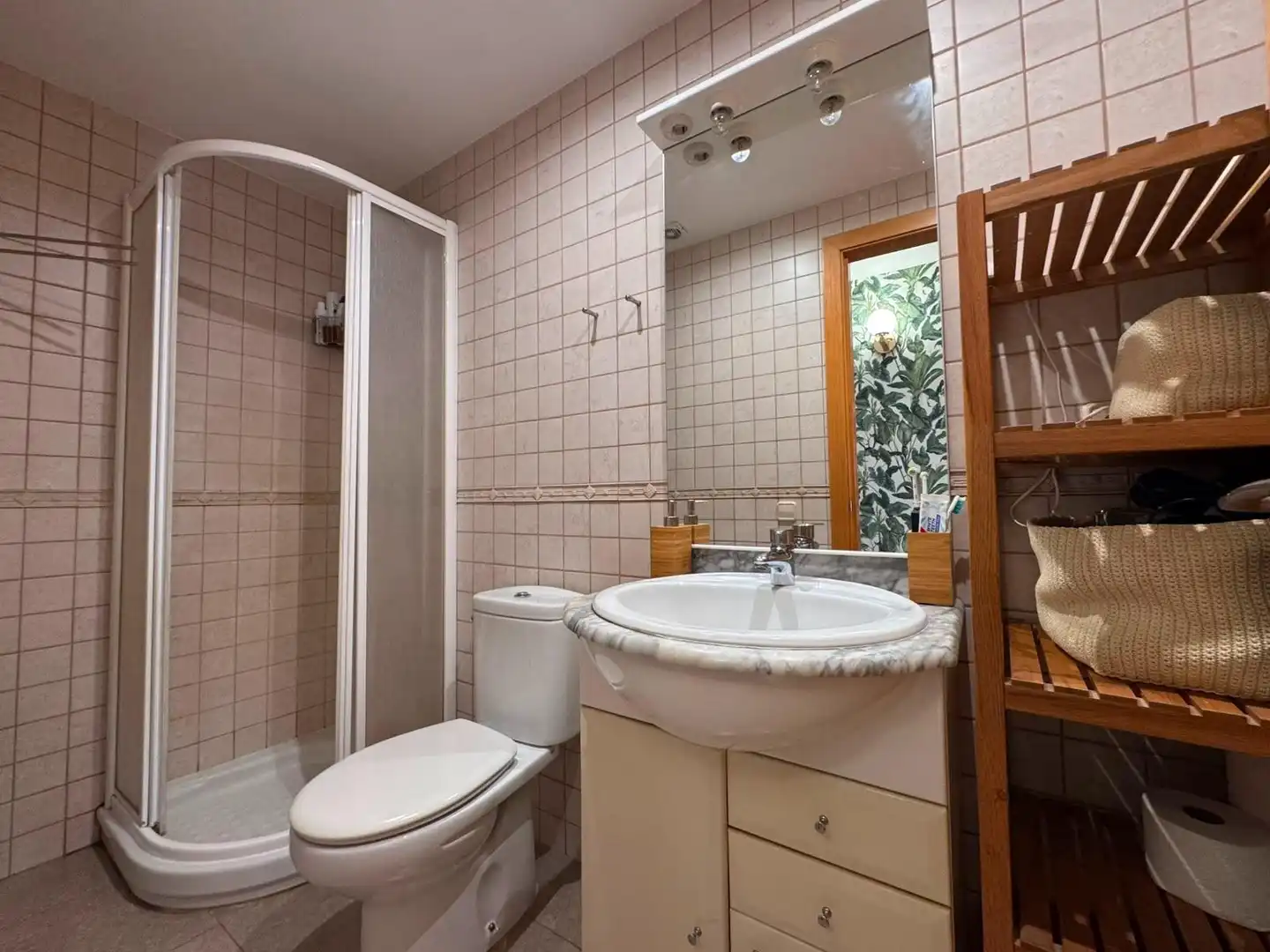 Badezimmer von Wohnung zum Verkauf in Breda mit Klimaanlage, Heizung und Terrasse