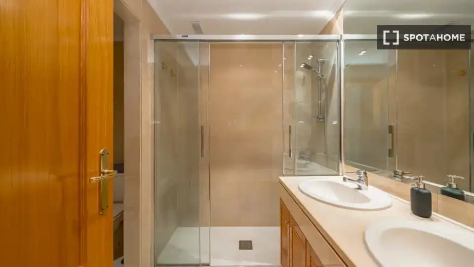 Bathroom of Flat for share in Moncloa - Aravaca