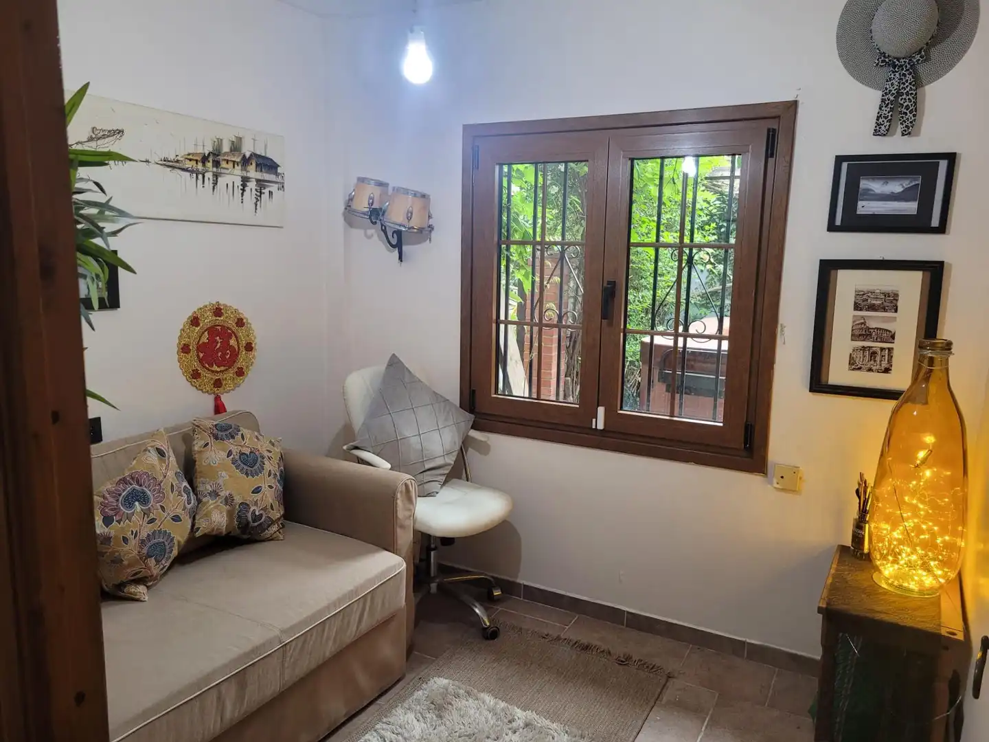 Sala d'estar de Casa o xalet en venda en Los Barrios amb Calefacció, Jardí privat i Jacuzzi