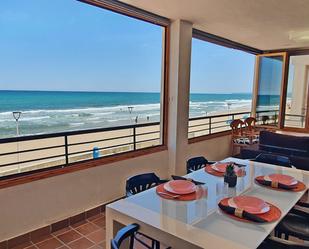 Menjador de Apartament de lloguer en Miramar amb Aire condicionat, Terrassa i Moblat